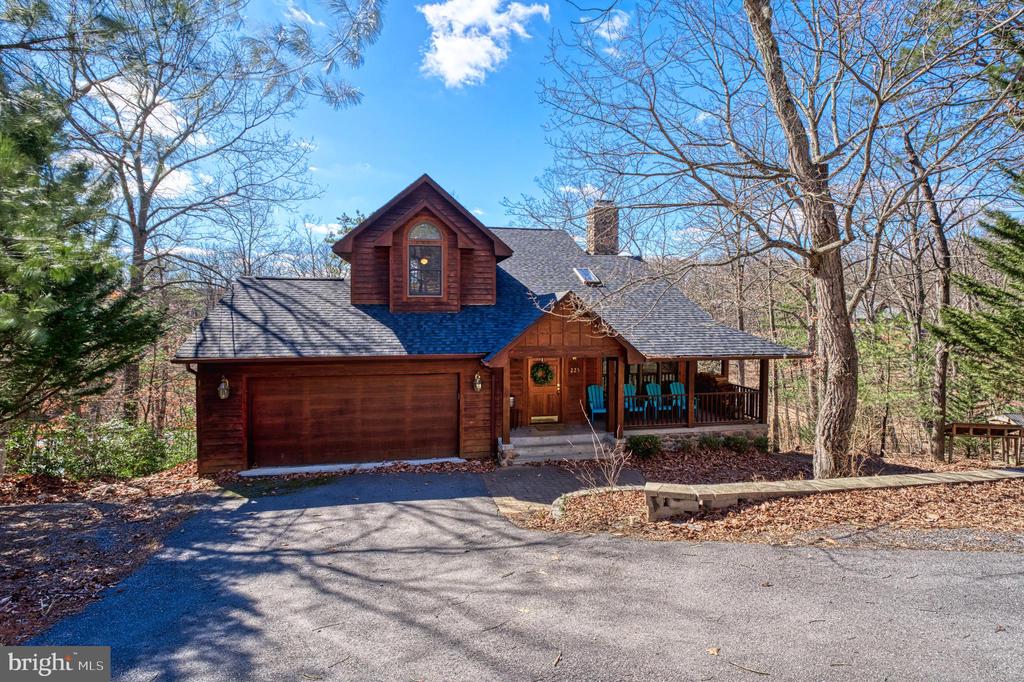 225 LAKEVIEW DRIVE
