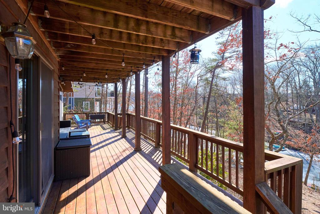 225 LAKEVIEW DRIVE