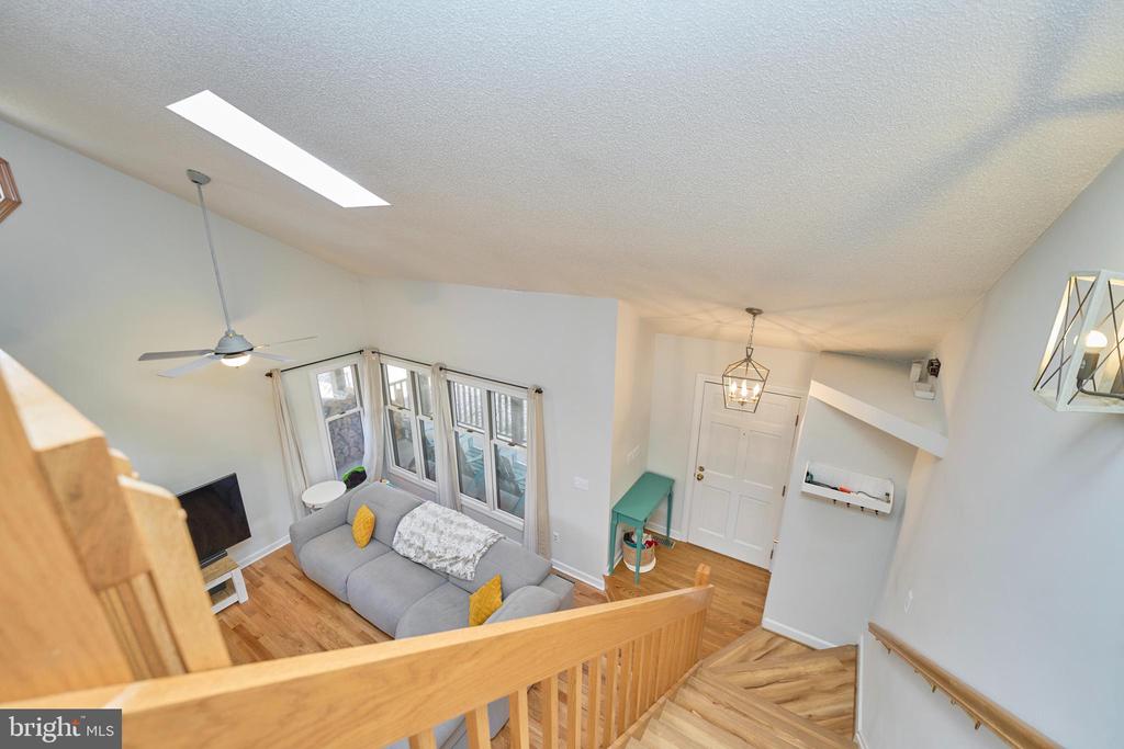 225 LAKEVIEW DRIVE