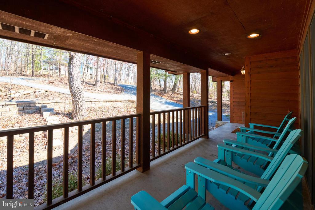 225 LAKEVIEW DRIVE