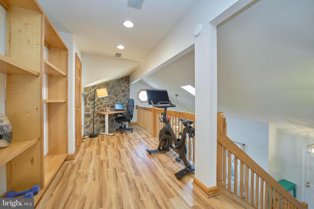225 LAKEVIEW DRIVE