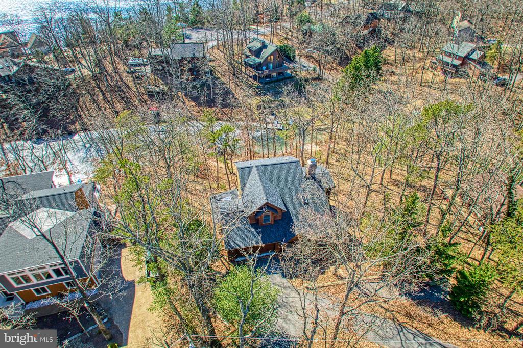 225 LAKEVIEW DRIVE