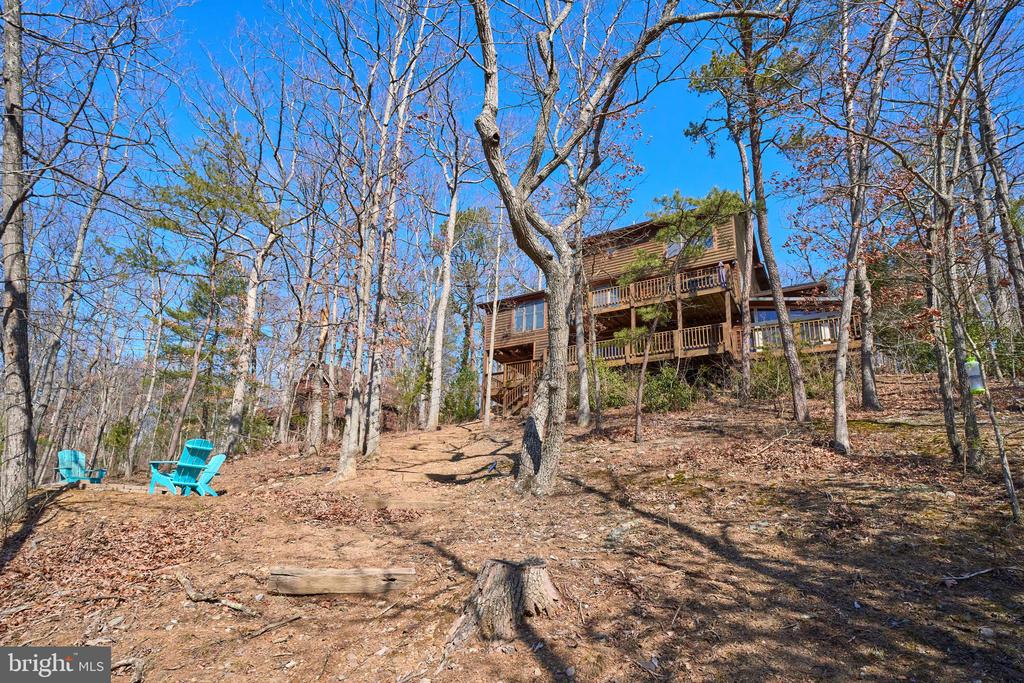 225 LAKEVIEW DRIVE