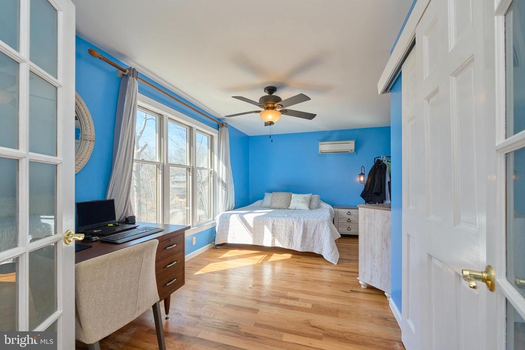 225 LAKEVIEW DRIVE