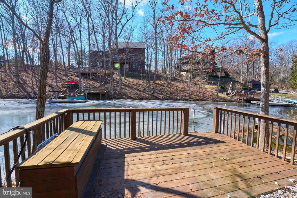 225 LAKEVIEW DRIVE