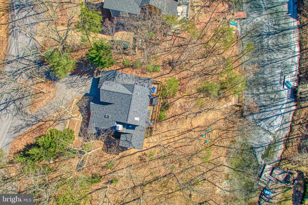 225 LAKEVIEW DRIVE