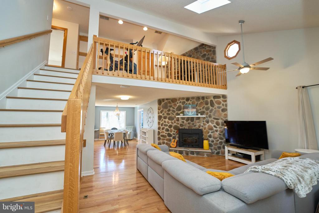 225 LAKEVIEW DRIVE