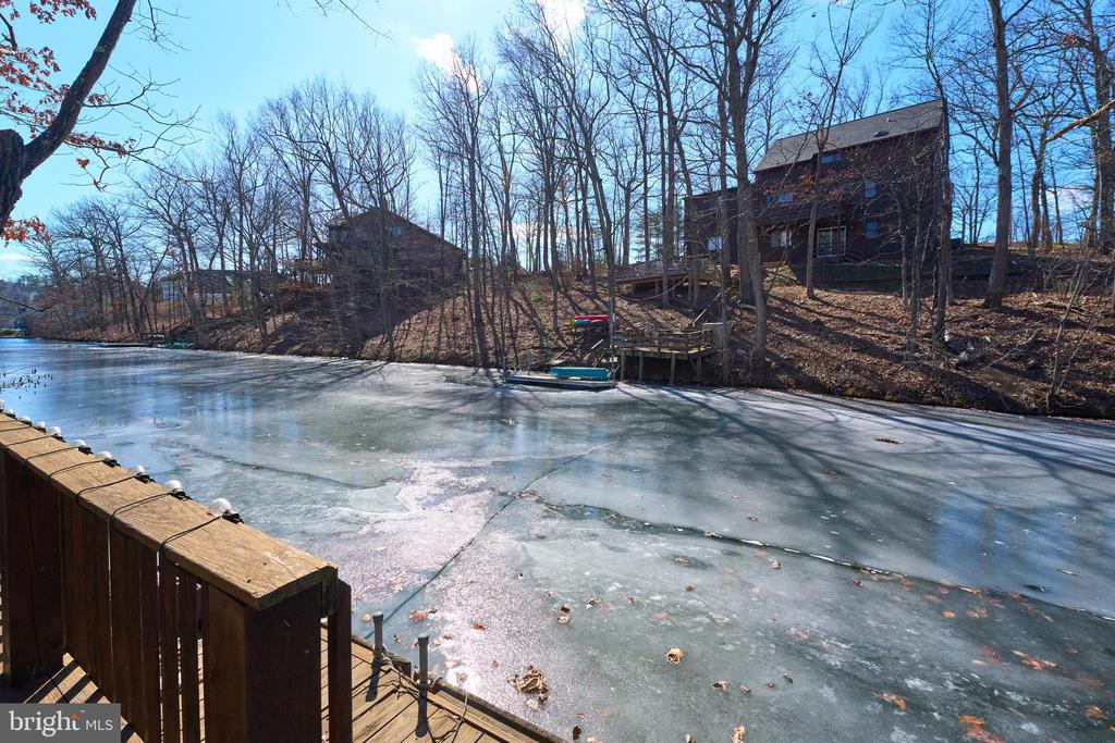225 LAKEVIEW DRIVE