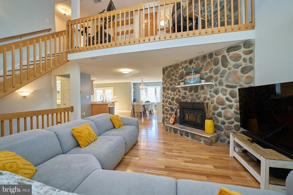 225 LAKEVIEW DRIVE