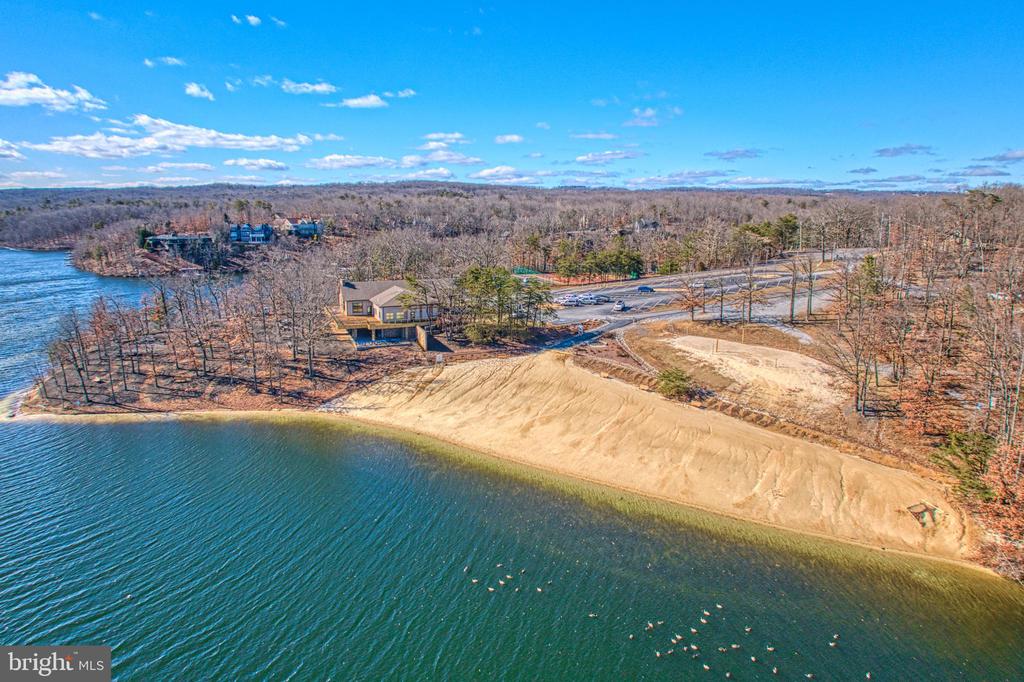 225 LAKEVIEW DRIVE