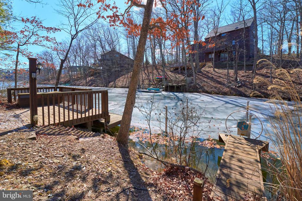 225 LAKEVIEW DRIVE
