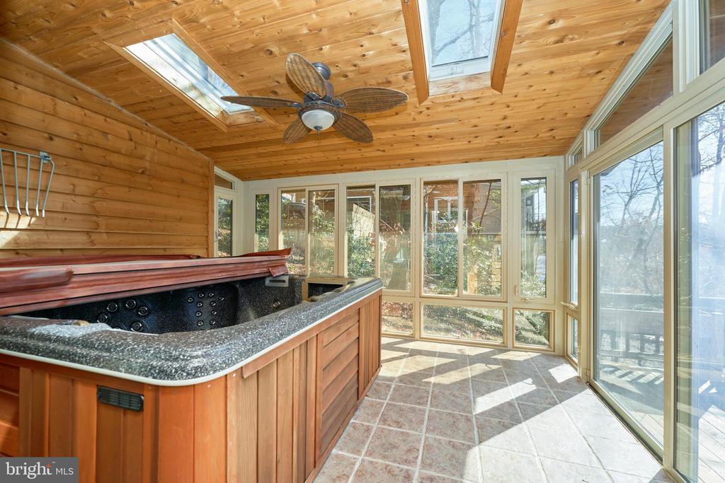 225 LAKEVIEW DRIVE