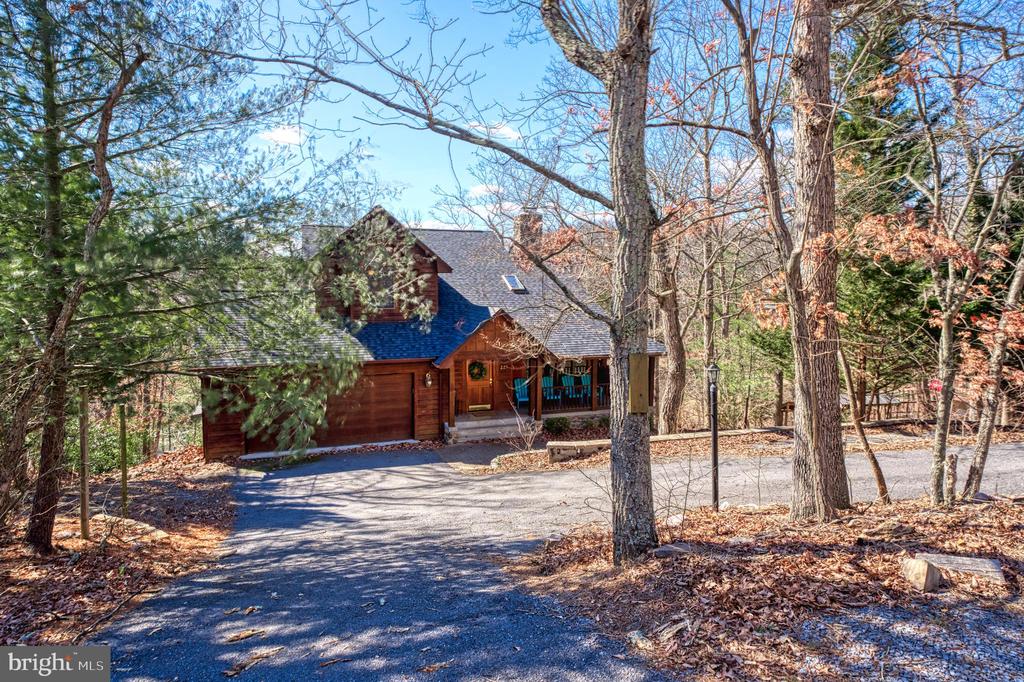 225 LAKEVIEW DRIVE