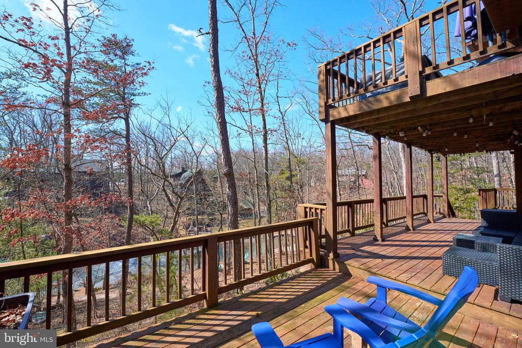 225 LAKEVIEW DRIVE