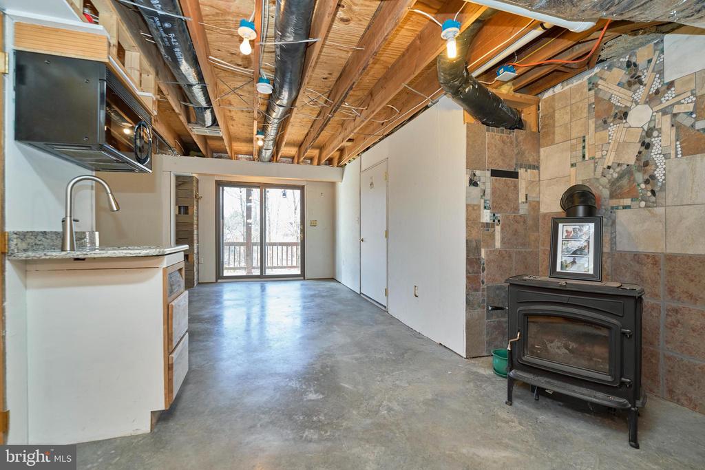 225 LAKEVIEW DRIVE