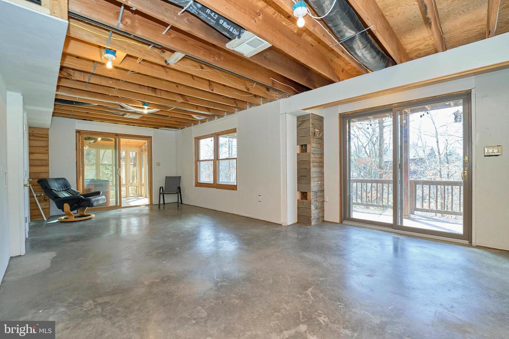 225 LAKEVIEW DRIVE