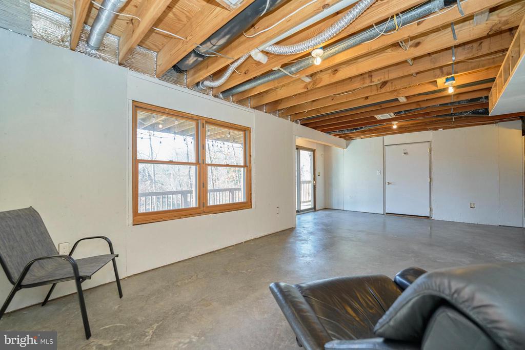 225 LAKEVIEW DRIVE