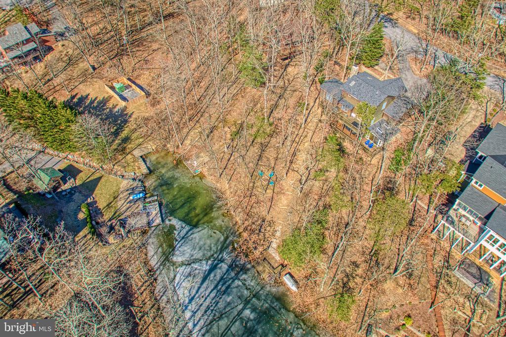 225 LAKEVIEW DRIVE