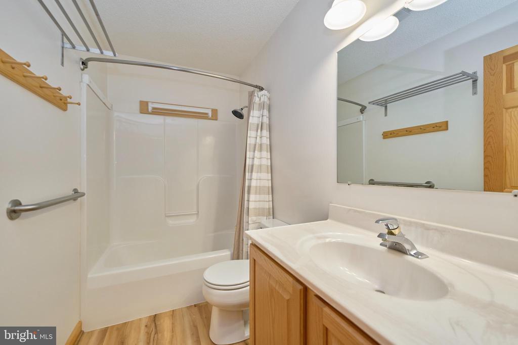 225 LAKEVIEW DRIVE