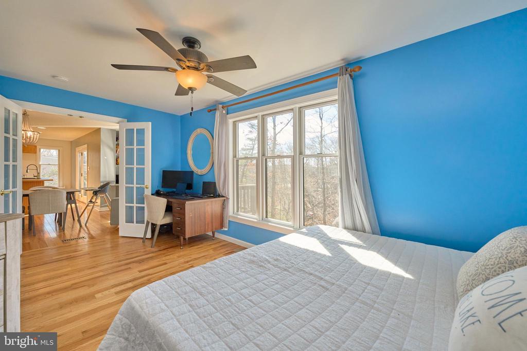 225 LAKEVIEW DRIVE