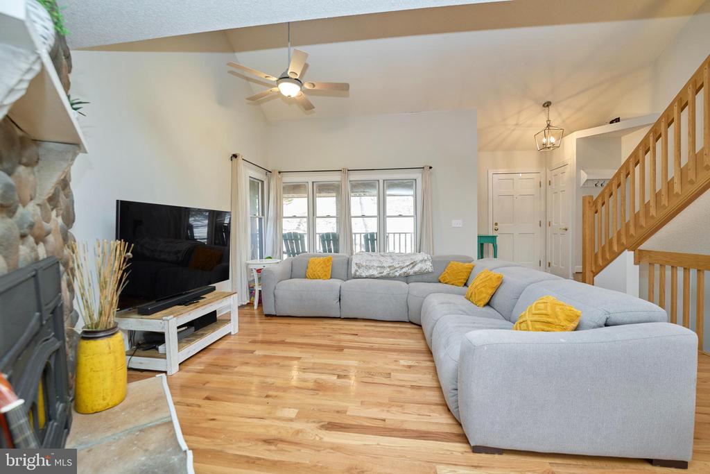 225 LAKEVIEW DRIVE
