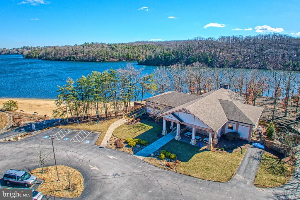 225 LAKEVIEW DRIVE