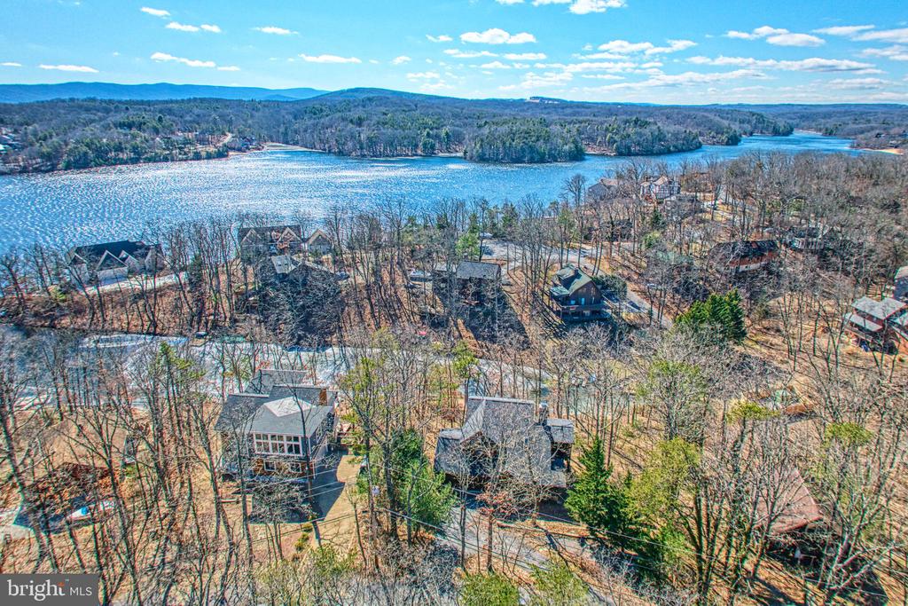 225 LAKEVIEW DRIVE