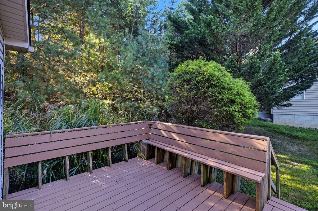 121 WATERSIDE LANE