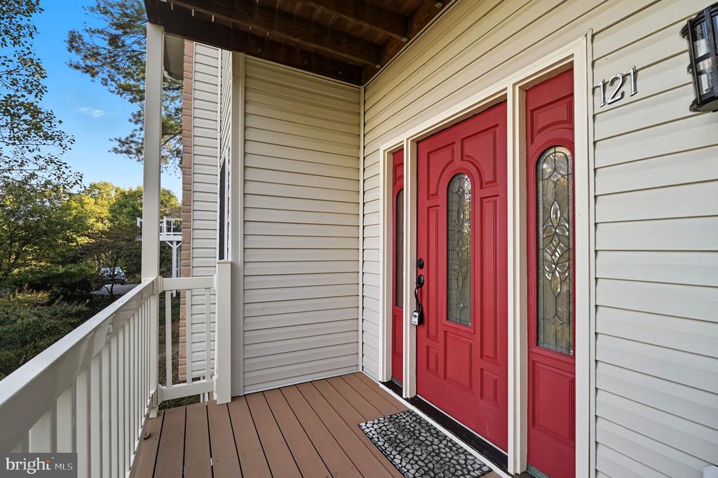 121 WATERSIDE LANE