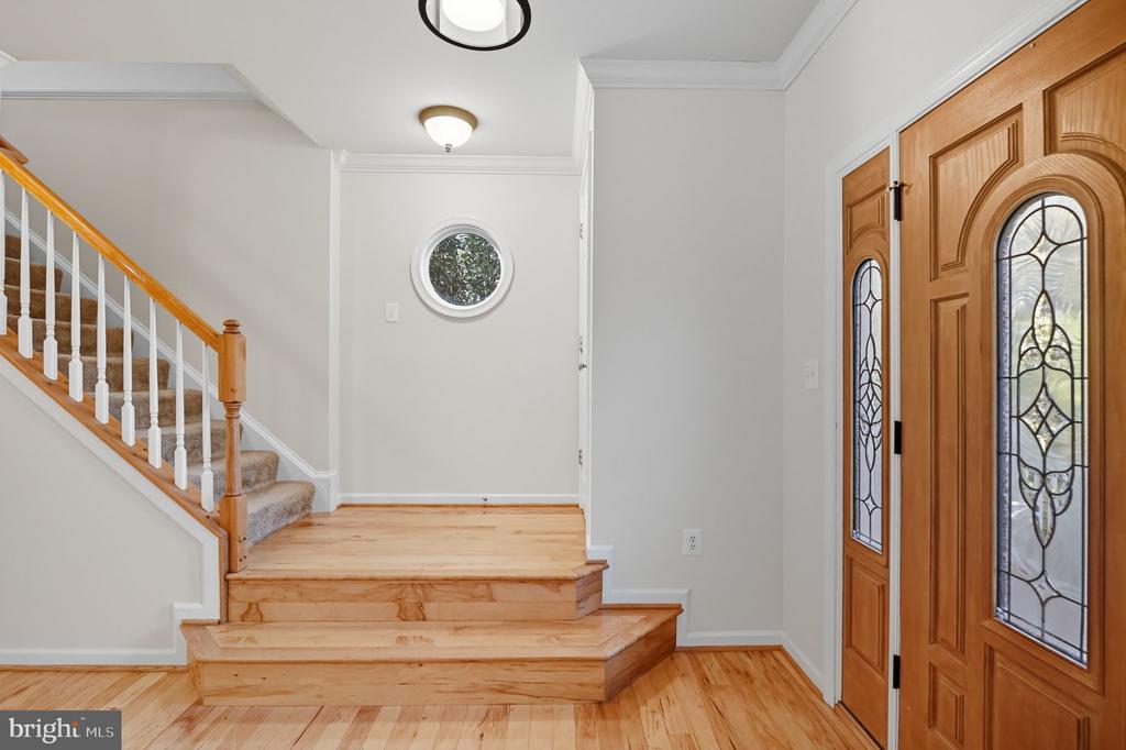 121 WATERSIDE LANE