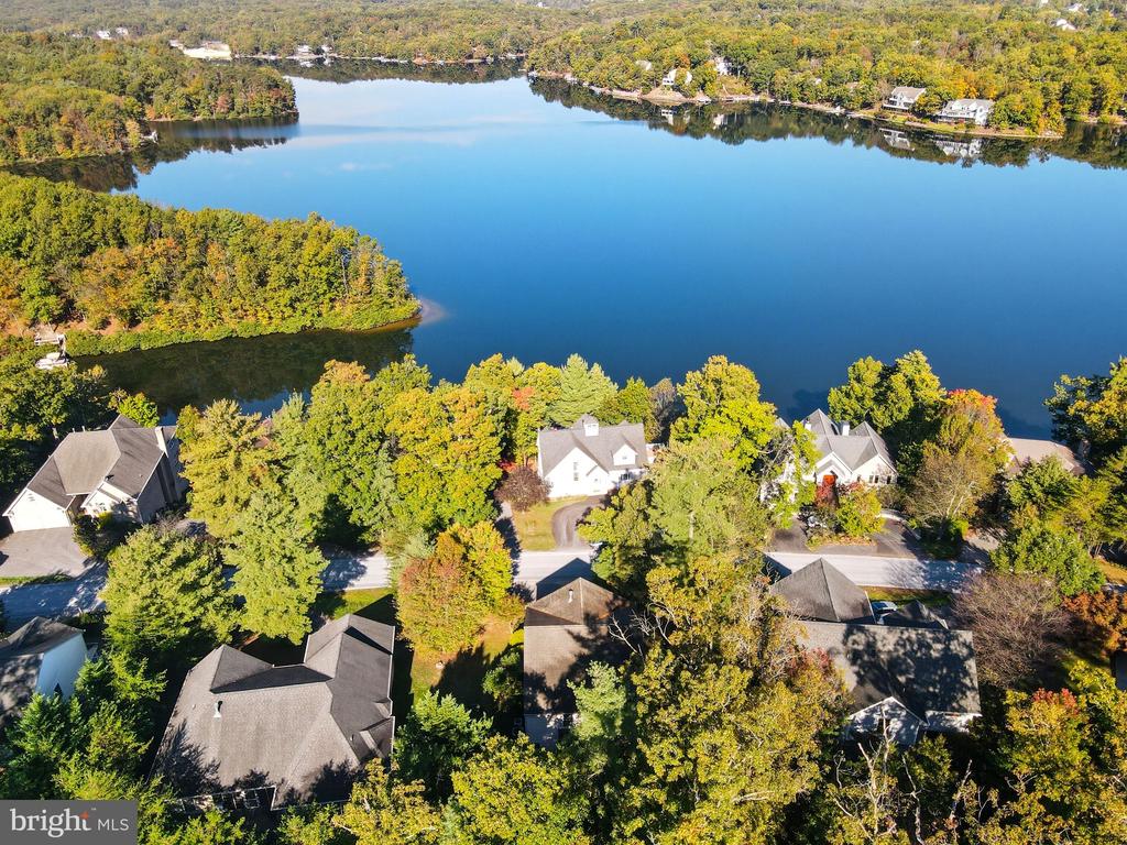121 WATERSIDE LANE