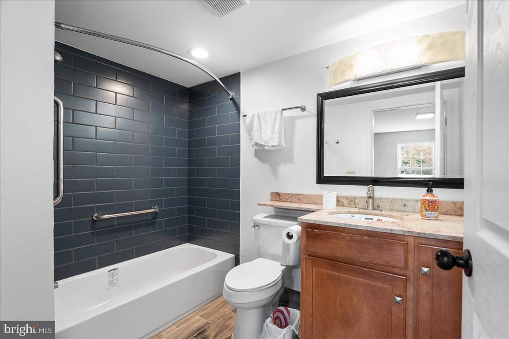 4035 CEDAR CREEK GRADE