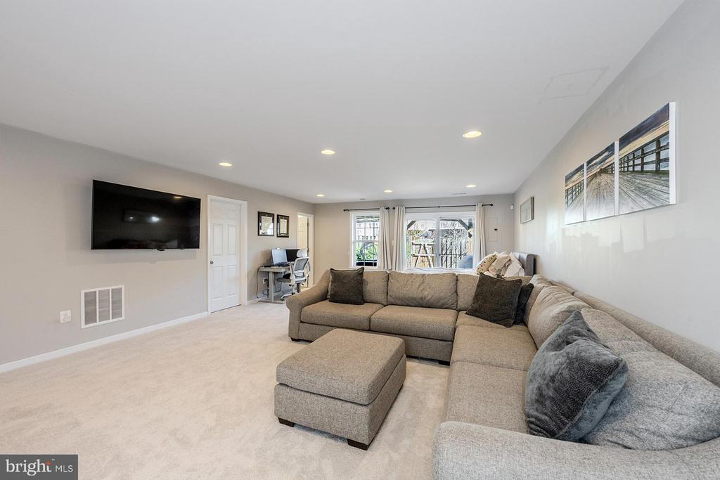 6860 BRYSON CIRCLE