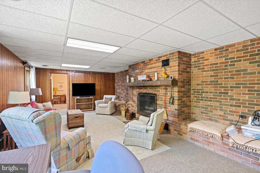 307 RIDGE AVENUE