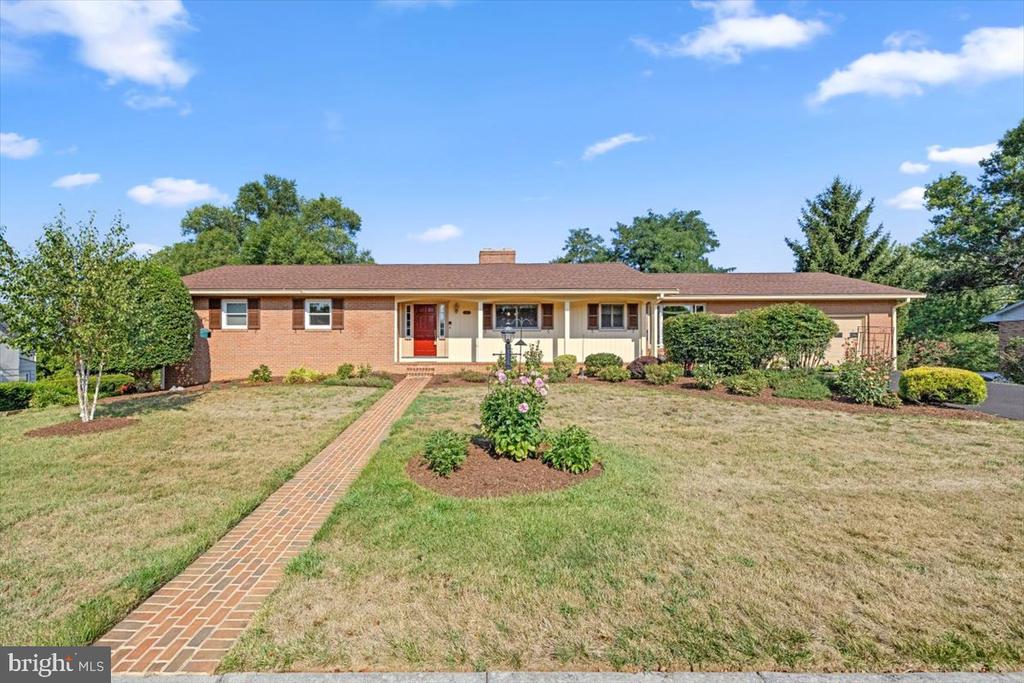 307 RIDGE AVENUE