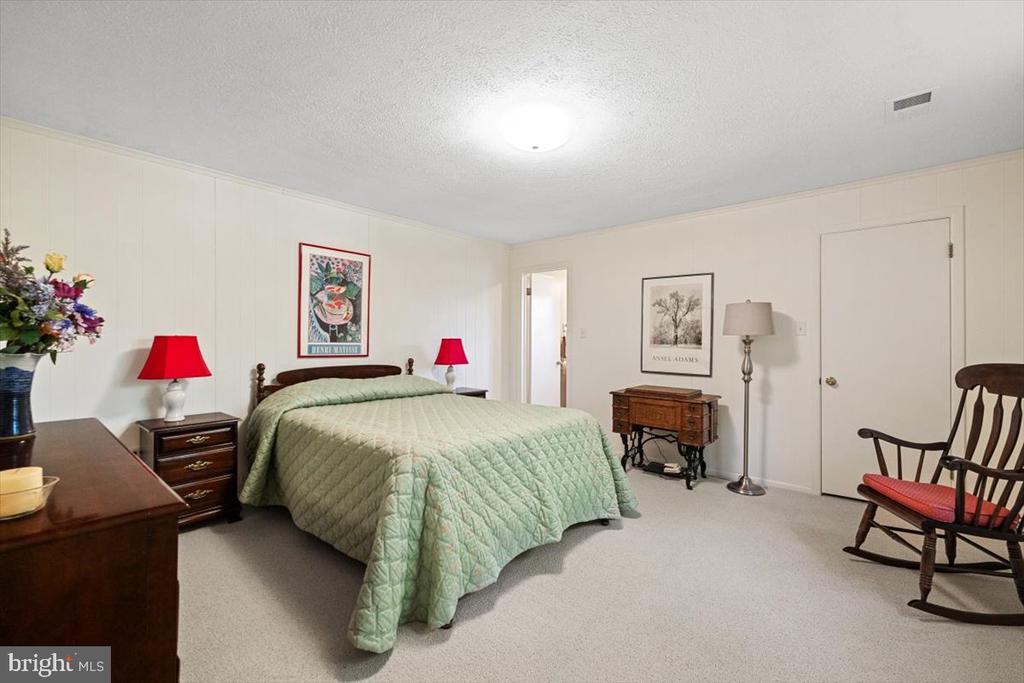 307 RIDGE AVENUE
