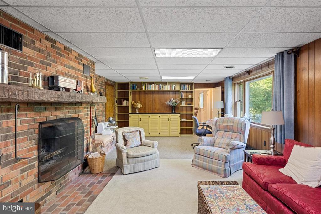 307 RIDGE AVENUE