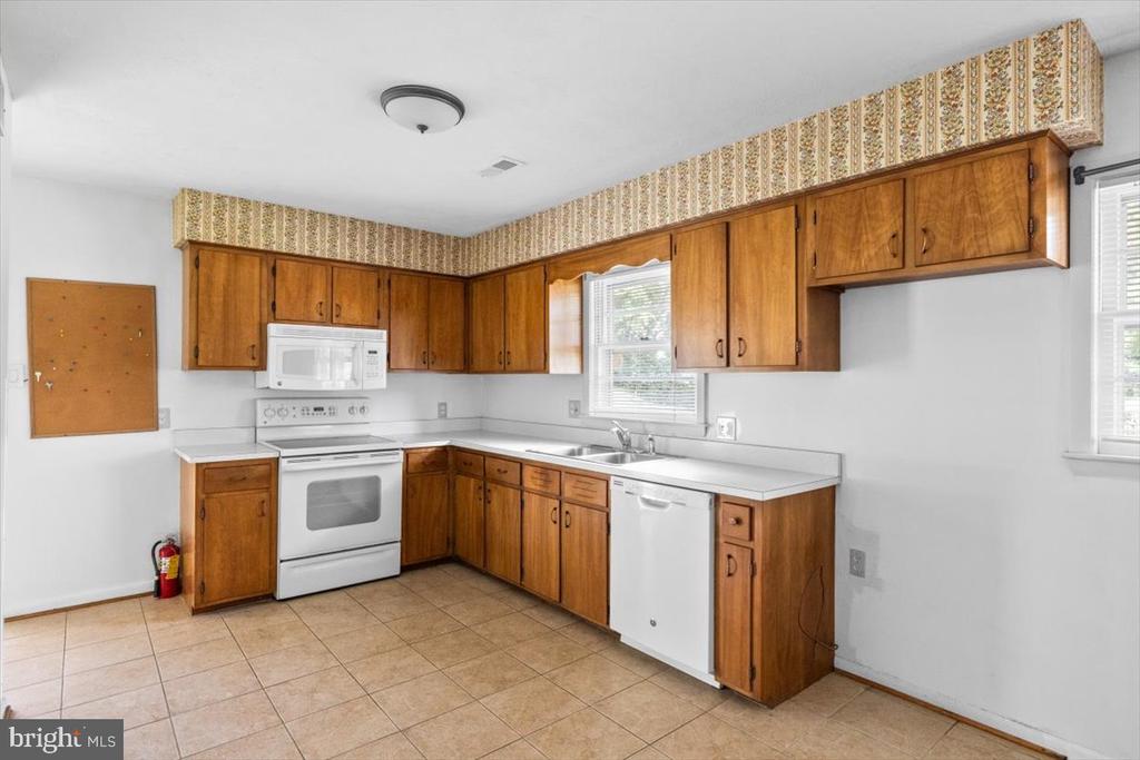 1508 PONDVIEW DRIVE