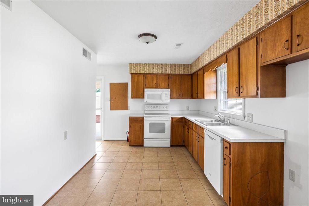 1508 PONDVIEW DRIVE