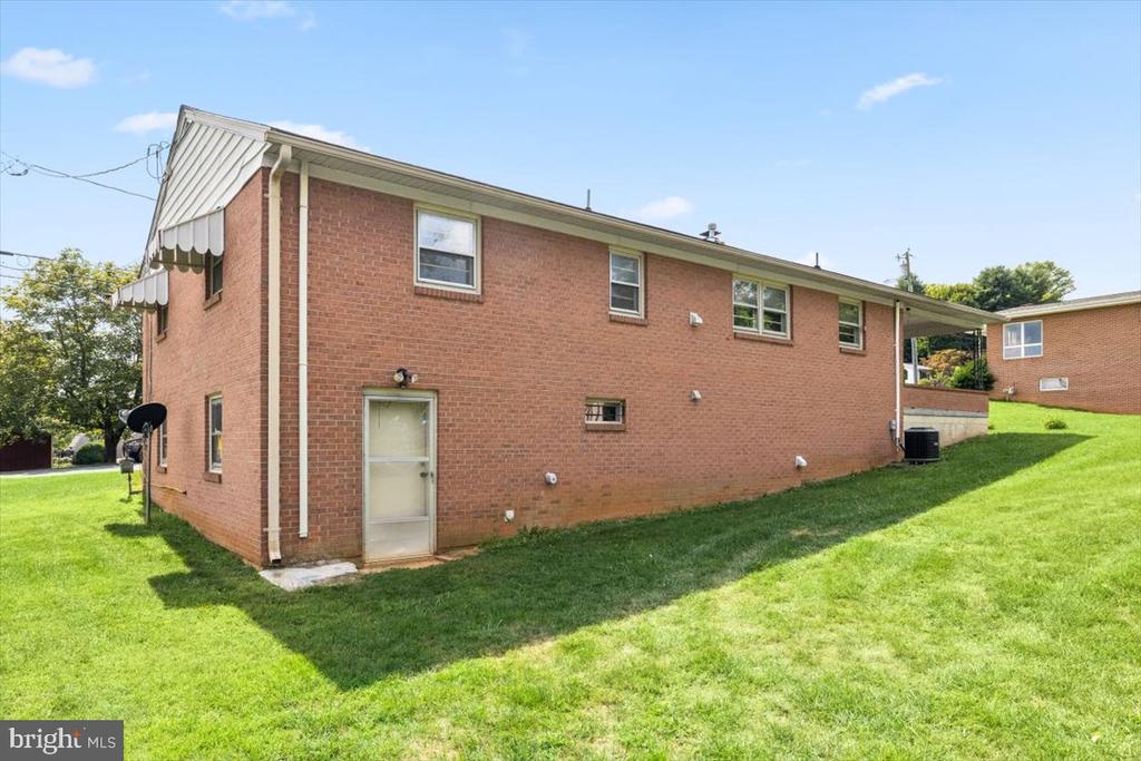 1508 PONDVIEW DRIVE