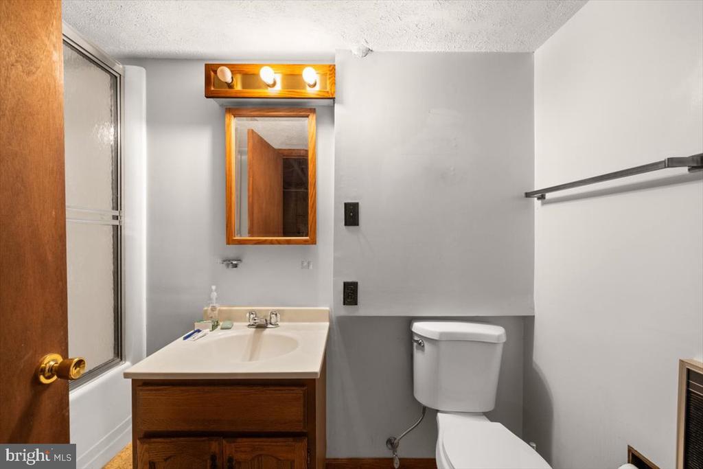 1508 PONDVIEW DRIVE
