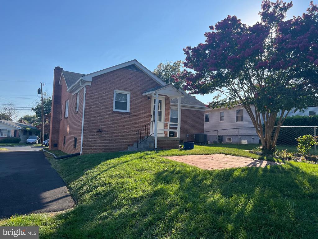 136 LAMBDEN AVENUE