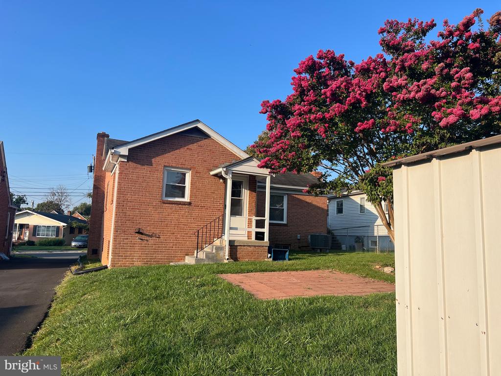 136 LAMBDEN AVENUE