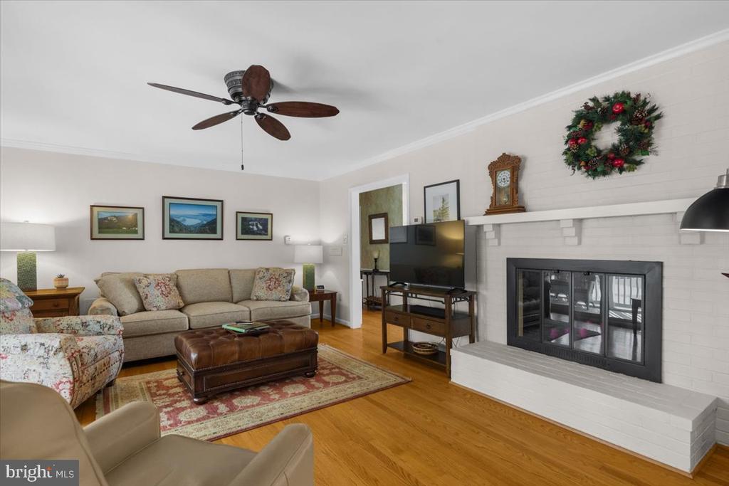 425 BRIARMONT DRIVE