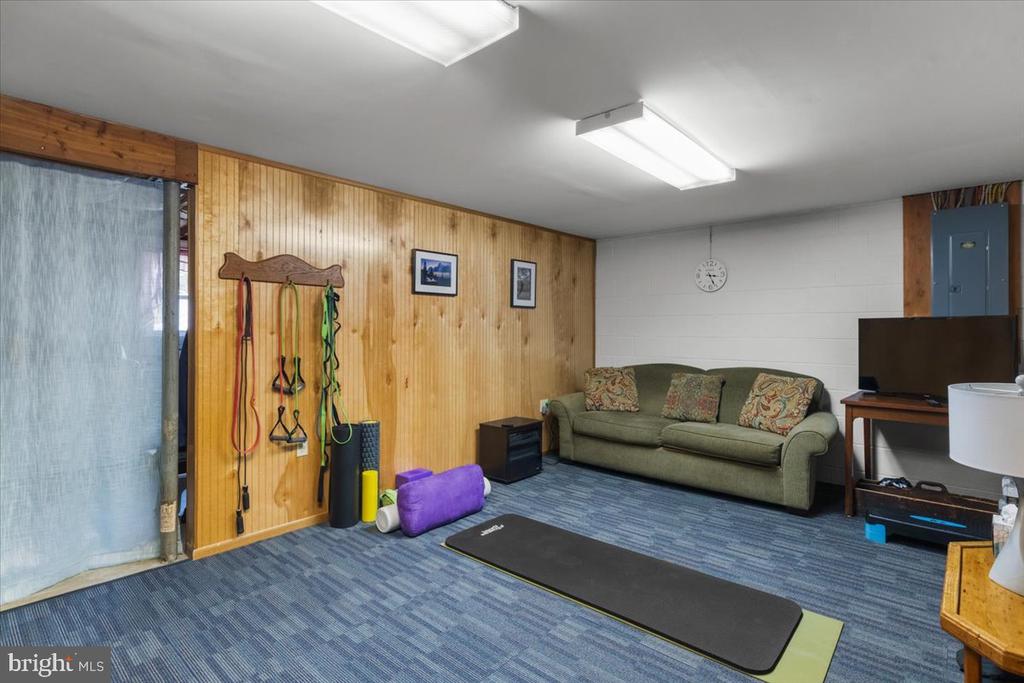 425 BRIARMONT DRIVE
