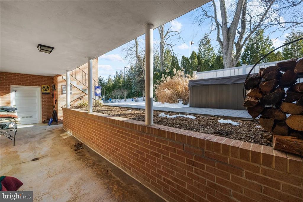 425 BRIARMONT DRIVE