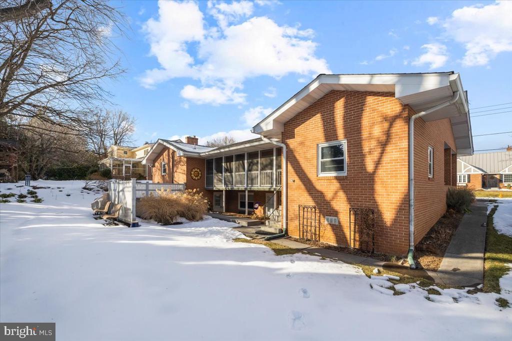 425 BRIARMONT DRIVE