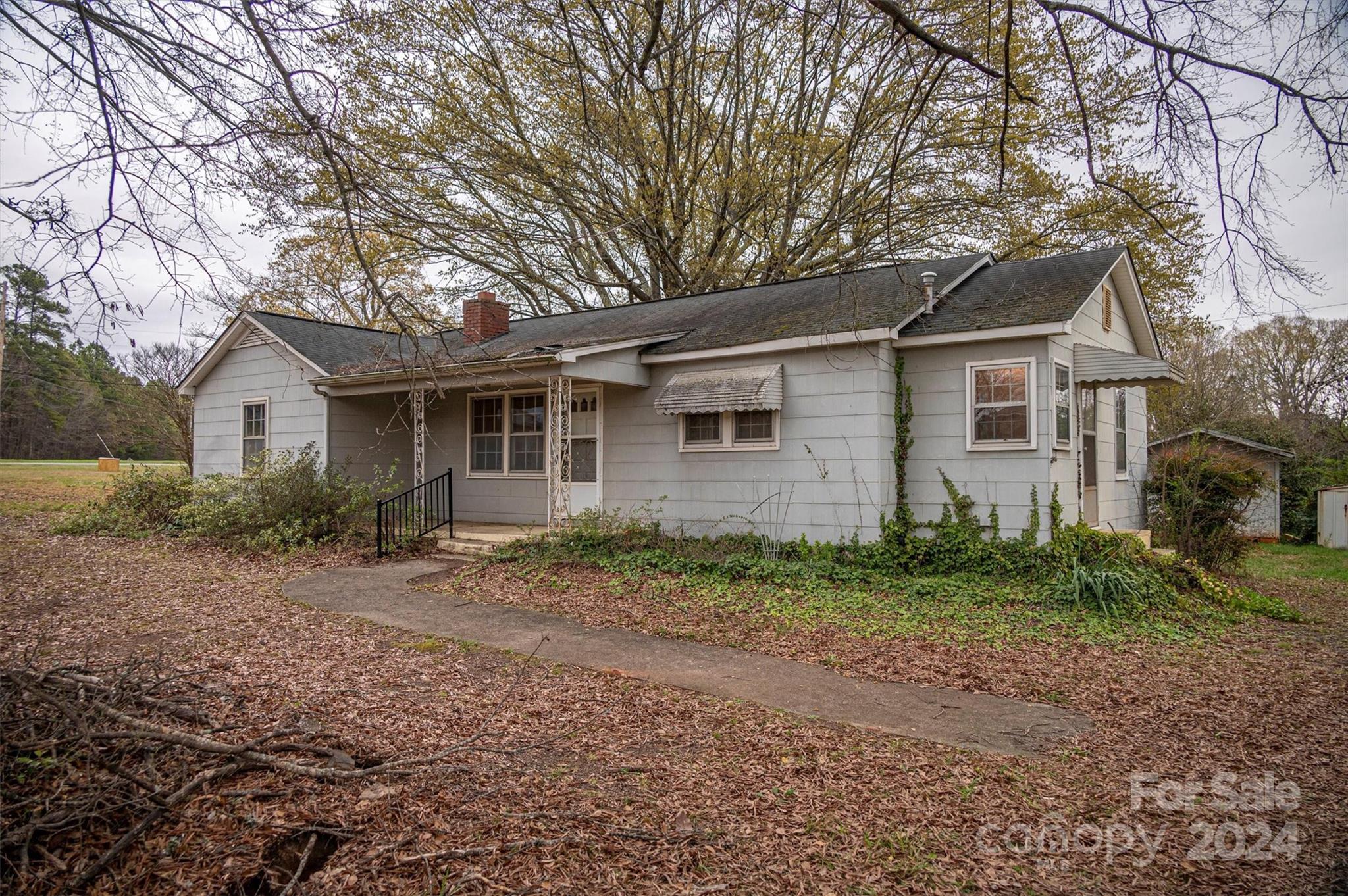 1114 Long Shoals Road