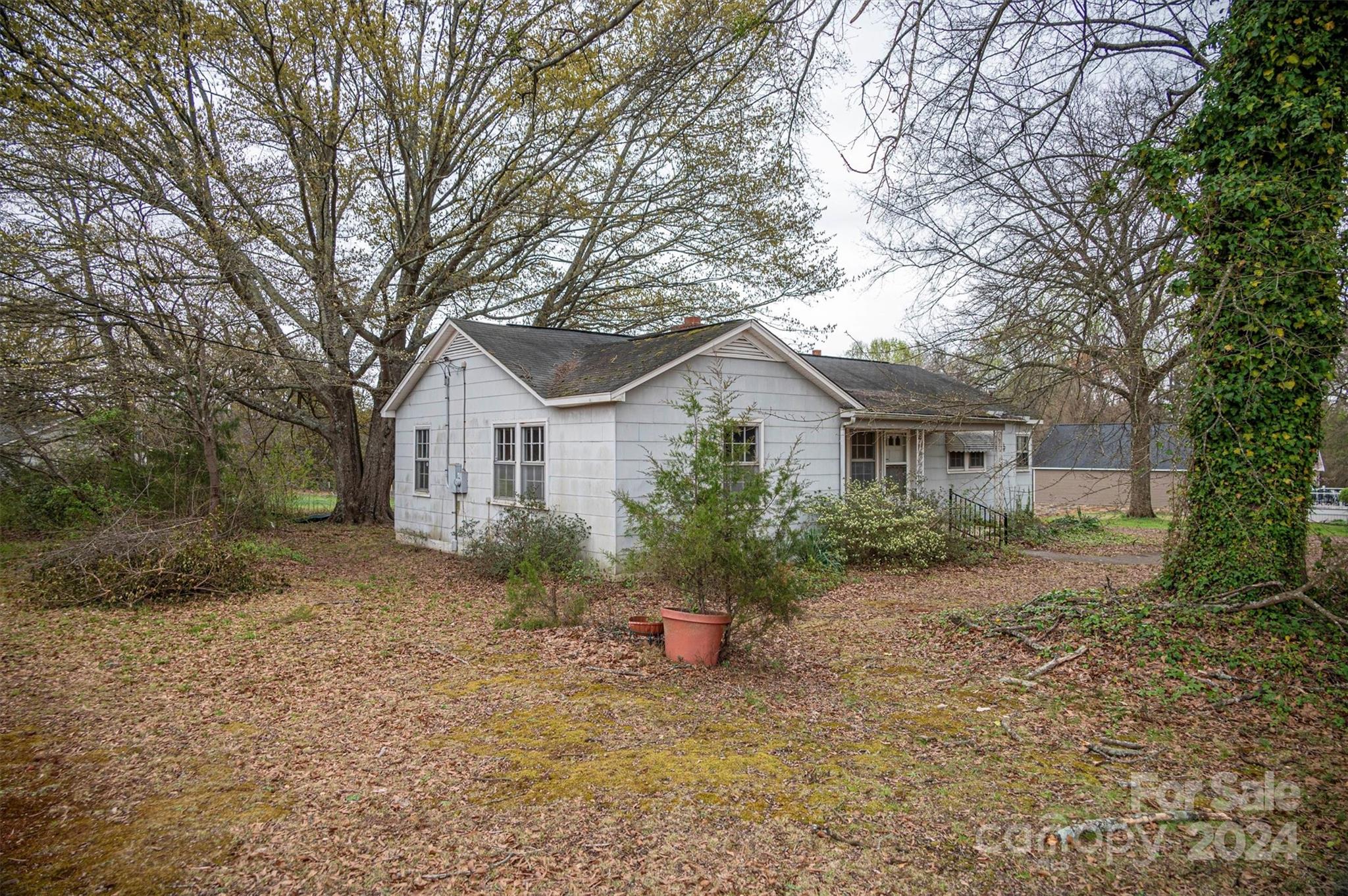 1114 Long Shoals Road