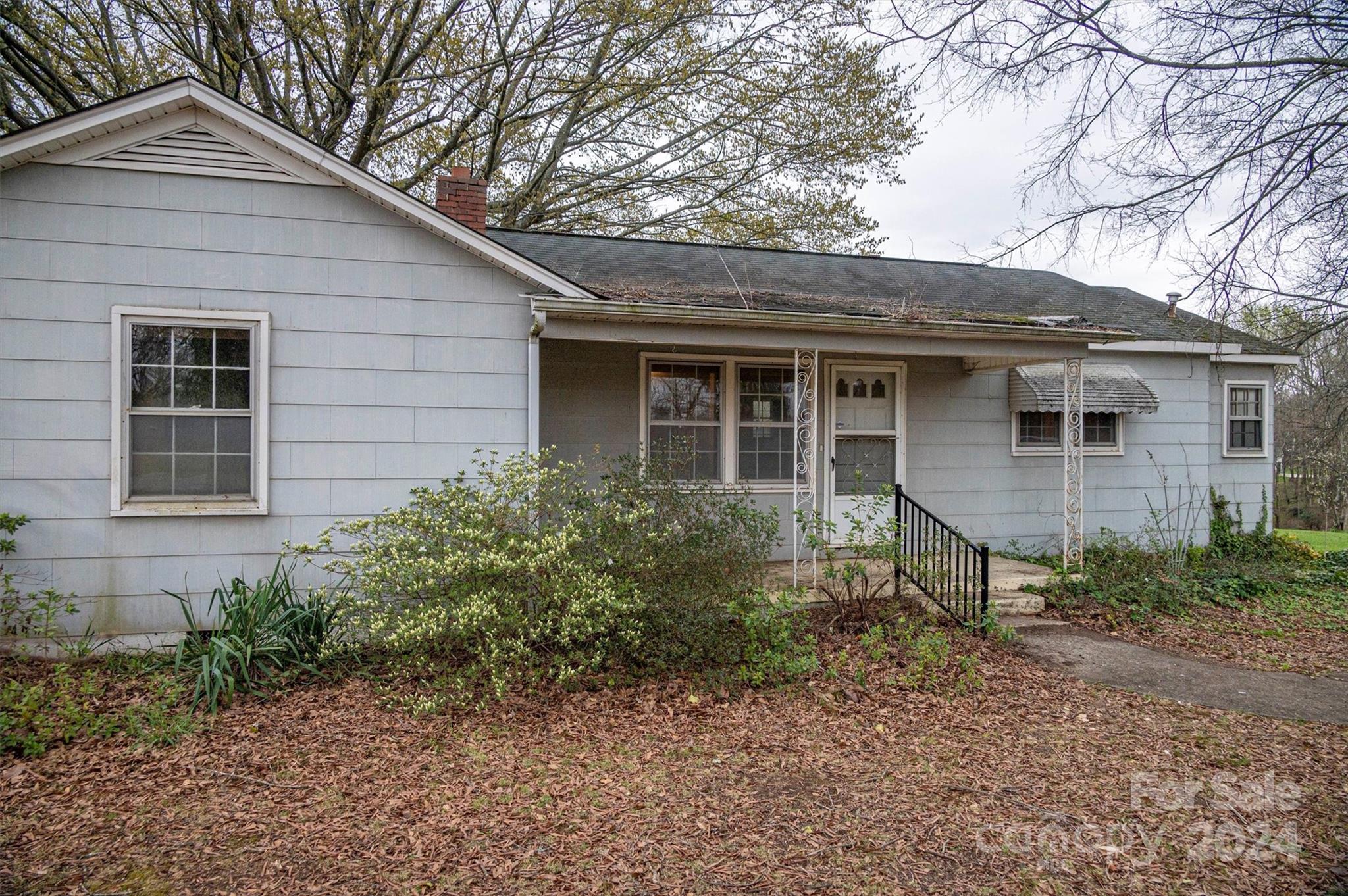 1114 Long Shoals Road